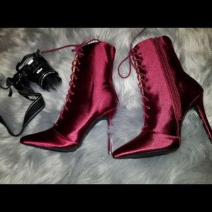 Wine lace booties